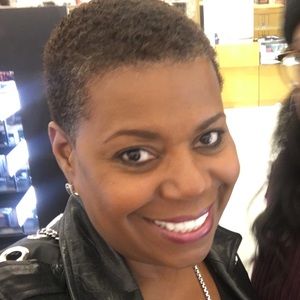 Meet your Posher, Cassandra